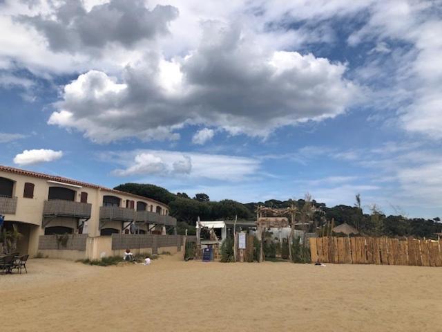 Appartement Face A La Mer La Croix-Valmer Buitenkant foto