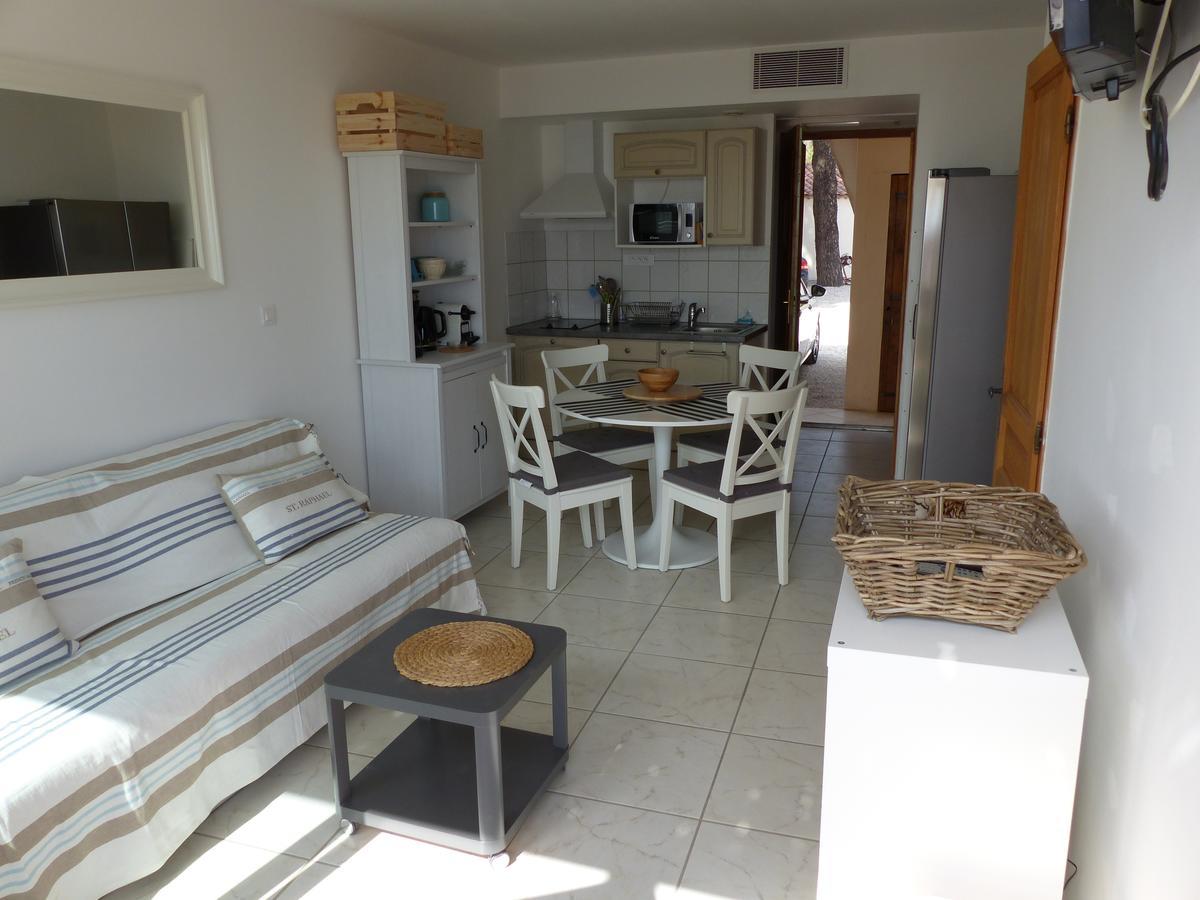 Appartement Face A La Mer La Croix-Valmer Buitenkant foto